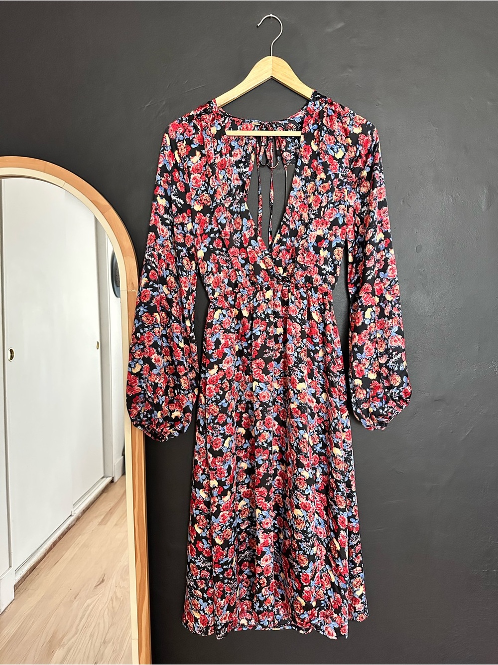 Nasty Gal Black Red Floral V-neck Long Sleeve Midi Dress